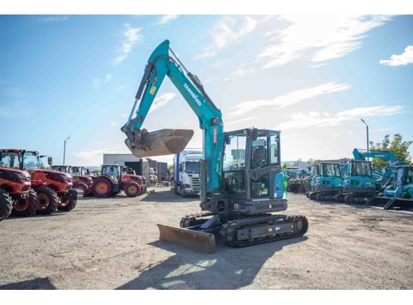 Midiexcavator SUNWARD 60 uf DISPONIBIL PENTRU INCHIRIERE de vanzare